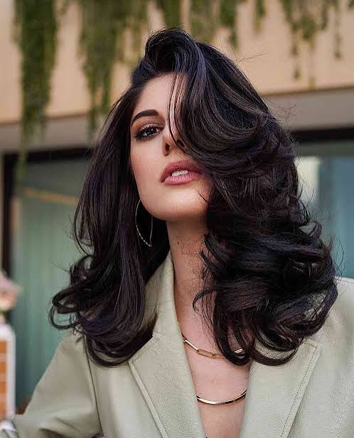 50+ Ideal Haircuts for Women with Thick Hair