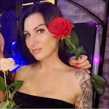 Roasted Jalapeño Popper Cauliflower Slices 🌶 OK guys...this recipe is  obviously FUN Friday night food...not your everyday kinda stuff. Mix-match  YOUR favorite toppings! Recipe ➡️cleanfoodcrush.com/jalapeno-popper-pizza/  "This was SO good! I didn't add