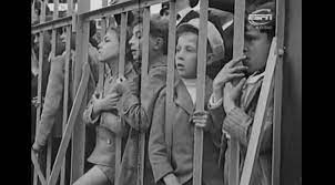Assieme a grecia e stati uniti, nel nostro paese i bambini più vulnerabili hanno più difficilmente accesso all'istruzione, stanno peggio di salute, vivono in povertà. I Fantasmi Sugli Spalti Rivista Studio