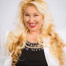 Cassandra Craven's Instagram, Twitter & Facebook