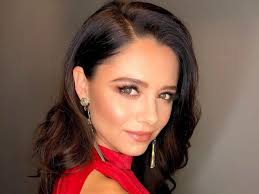 Czy serial im się znudził? Adriana Kalska Eksperymentuje Z Kolorem Aktorka Pokazala Sie W Niebieskich Wlosach