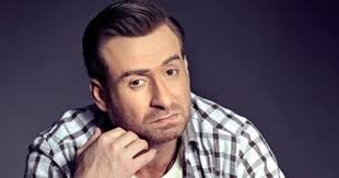 نضال الشافعي مع أبطال فيلم ميني بار. Iq1ntaiaausmbm