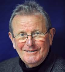 Gilles Perrault du « Pull-over rouge » à « Notre ami le roi »