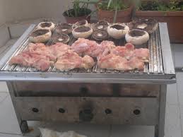 Decatur bbq efsanesi chris lilly, domuz eti alırken aramanız gereken iki önemli şeyi paylaşıyor. Lav Tasli Mangal Kullanimi