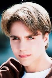 Desirae Bennett's Instagram, Twitter & Facebook