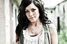 Short hair in the air love you @nikkilee901 and @riawna. Rachel Nesbitt On Twitter Kari Jobe Is Hilary Duff With Dark Hair Aka Isabella From Lizzie Mcguire Movie Whatdreamsaremadeof