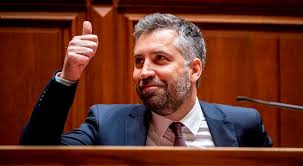 «pedro nuno santos acabaria a palestra aos jovens socialistas com mais uma crítica à ala centrista do ps: Pedro Nuno Santos Manifesta Apoio A Ana Gomes E Critica Direcao Do Ps