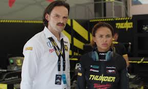 Faster – No Limite da Velocidade: Filme sobre Fórmula 1 é um drama de ação estrelado por Paola Locatelli