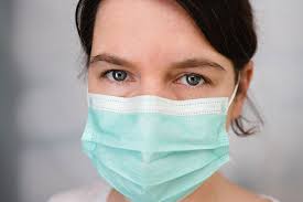 Sie erhalten das schild komplett montiert und gebrauchsfertig. Schutzmasken Gut Fur Level 2 Mundschutz Mit Flugeln Surgical Face Mask With Bottom Gap Shield Eta Products