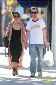 April 2021 wurde macaulay culkin zum ersten mal vater. Macaulay Culkin Brenda Song Step Out To Do Some Shopping In Studio City Photo 4321004 Brenda Song Macaulay Culkin Pictures Just Jared