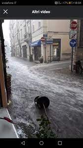 Sep 02, 2019 · grandinata a schio (vi) immagini da schio (vicenza) dove si abbattuto un violento temporale accompagnato da una fitta grandinata.grazie per il video a claudio reghellin. Vicenza Sorpresa Dal Temporale Nubifragio A Schio Grandine A Santorso