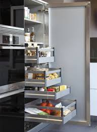 Con los botes tumbados, las etiquetas se leen mucho más fácilmente. Disenos Exclusivos Para Tener Una Cocina Ordenada Con Senssia