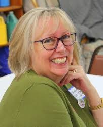 Roxanne Mills's Instagram, Twitter & Facebook