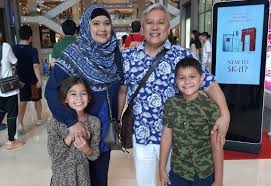 She fainted and woke up on a ship in the middle of the ocean, with a wedding dress on. Biodata Dan Latar Belakang Serina Chef Wan Mykmu Net