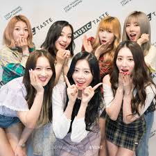 Jiu, sua, siyeon, handong, yoohyeon, dami and gahyeon. Dreamcatcher Achieves Photo Book Crowdfunding Project Goal In An Hour