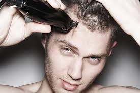 Così se volete tagliare i capelli ai vostri . Come Tagliarsi I Capelli Da Soli Con La Macchinetta Vanity Fair Italia