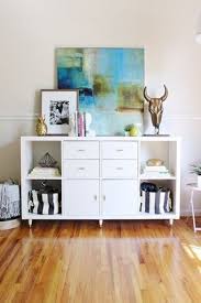 Ecco 19 Suggerimenti Su Come Utilizzare Il Classico Scaffale Ikea Scaffali Ikea Idea Di Decorazione Decorazione Di Stanze
