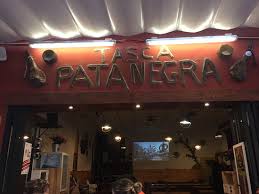 Nani et cr7 assurent l'attaque, et seront soutenus par sanches, adrien et joao mario en milieu. Pas Loin De La Mer Super Ambiance Pour La Finale De L Euro 2016 Picture Of Tasca Pata Negra Peniscola Tripadvisor