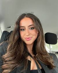 Isabelle Morris's Instagram, Twitter & Facebook