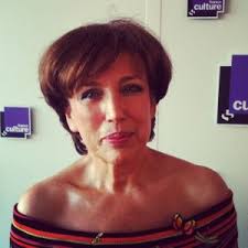 Docteur en pharmacie de formation, roselyne bachelot entame une carrière politique dans les années 1980. Roselyne Bachelot Biographie Actualites Et Emissions France Culture