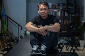 'cinta melulu' merupakan singel sekaligus nama album perdana milik grup musik indie indonesia, efek rumah kaca, rilis pada 2007. Cholil Mahmud Sang Pewarta Efek Rumah Kaca