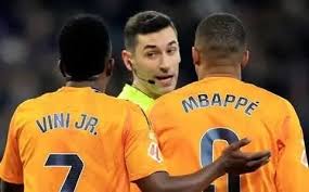 Muñiz Ruiz e Iglesias Villanova, los árbitros y funcionarios del VAR del  partido Espanyol