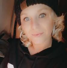 Does anybody know adrianna king she lives in eskridge ks she left her  drivers license at my job and wanting to get it back to her if you know her  have her