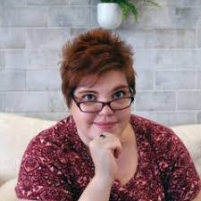 Ariel Endsley's Instagram, Twitter & Facebook