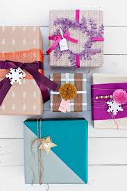 Egal ob geburtstag oder weihnachten, die geschenke werden ausgepackt, das papier auf einen haufen geworfen und verpackung geburtstagsgeschenk geschenke verpacken folie runder geburtstag kraftpapier. 57 Ideen Zum Thema Geschenke Verpacken Und Verzieren Schenken Sie Ihren Lieblingsmenschen Freude