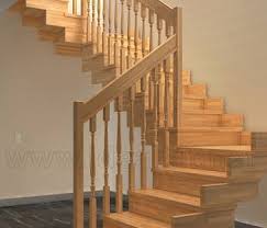 Escaleras de madera exteriores deben estar protegidos de los elementos si están a la última. Consejos Para El Optimo Mantenimiento Y Limpieza De Escaleras De Madera Enesca Es