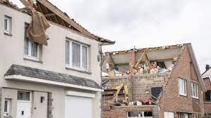 Mehrere verletzte, abgerissene kirchturmspitze in belgien und frankreich kommt es am wochenende zu tornados. D0ro5pl2mypt3m