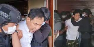 Munarman menyebut revolusi itu adalah revolusi akhlak. Bvcvjjarxkmxfm