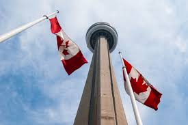 The cn tower rises to a breathtaking height above downtown toronto providing visitors with spectacular views of the city for miles around. Cn Tower In Toronto Kanada Franks Travelbox