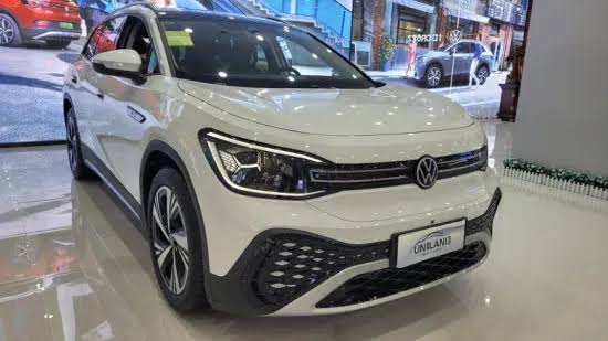 Pristine 2023 Volkswagen ID.6 CROZZ All-Electric 7-Seater SUV available in Addis Ababa., AI generated