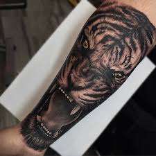 Les tatouages corporels sont de diverses formes et expriment les intentions, les caractéristiques ou tout simplement un message précis de la personne qui les porte. 1001 Idees Et Inspirations Pour Un Tatouage Avant Bras
