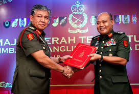 Beliau berkata, latihan bersama itu bertujuan menjalin hubungan yang lebih erat antara. Majlis Serah Terima Tugas Tentera Darat Malaysia Facebook
