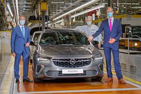 Opel has just released pictures of the revised insignia sedan and wagon for the european market. Vestigial 2021 Opel Insignia Now In Production Prices Kick Off At 29 965 Autoevolution