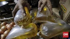 Maka, pengeluaran buah sawit akan berkurang yang mana akan menyebabkan harga cpo naik. Industri Ungkap Alasan Harga Minyak Curah Bisa Murah