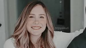 Lana LeStrange, @helloimlana o lana Holmes (igual que Sherlock que guay :D)  es una youtuber amante a todo lo relacionado con la saga de Harry Potter  incluyendo a las actuales películas de