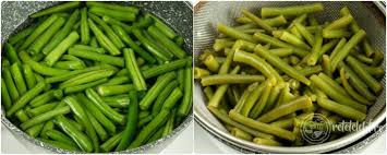 Servește migdalele peste fasolea verde. Fasole Verde Cu Bacon È™i CeapÄƒ ReÈ›ete Lchf