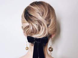 Besides that, it also keeps the hair off your face. 25 Bridesmaid Hairstyles For Short Hair