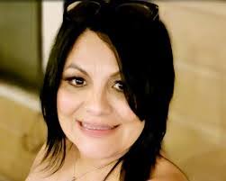 Lori Valenti's Instagram, Twitter & Facebook