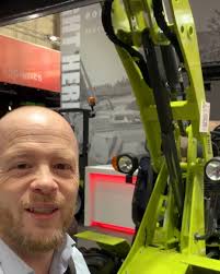 Hele familien blev godt kørende, da Lyngsø Agro v. Søren og Randi Graf  Henningsen fik leveret både en John Deere 6155M og to John Deere  mini-traktorer 🚜🚜🚜 Glæden var da heller ikke