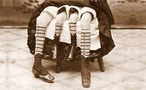 12 мая 1868, линкольн, теннесси —6 мая 1934, клебурн, техас) — американка, родившаяся с удвоенным тазом и четырьмя ногами на втором тазу. Four Legged Woman Myrtle Corbin
