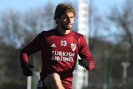 Santiago sosa (born 3 may 1999) is an argentine professional footballer who plays as a midfielder for river plate.1. 9ovghakwpmmxdm