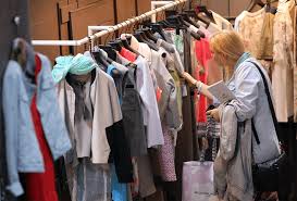 National Secondhand Wardrobe Day: Quần áo Secondhand có từ hồi nào?