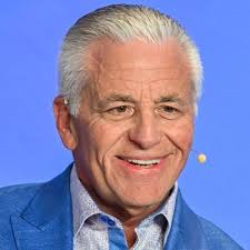 Back-to-back Field Marketing Specialist of the Year! I am so grateful for  my wonderful colleagues who helped me achieve this honor, and especially my  FMS team, who pushes me every day. I