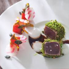 Thon Rouge En Chapelure De Coriandre Butternut Aux Sucs De Betterave Arts Gastronomie Gastronomie Recette Thon Rouge