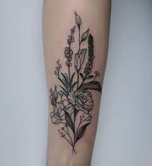 However, when flowers are designed to be the star of the show, they are often seen in a bouquet, inside a vase or having a hand holding them. Tattoos On Back Doing Splits Tattoosonback Vintage Flower Tattoo Tattoos Floral Back Tattoos