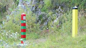 Territorialgrensene ligger 12 nautiske mil, eller 22 224 meter, utenfor grunnlinjene ved alle norges landområder og øyer. Bak Rattet I Grensetraktene Mellom Norge Og Russland Sandalsand Norge